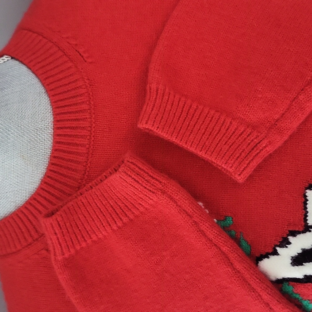Red Deer Pattern Sweater - Picture 8 of 11